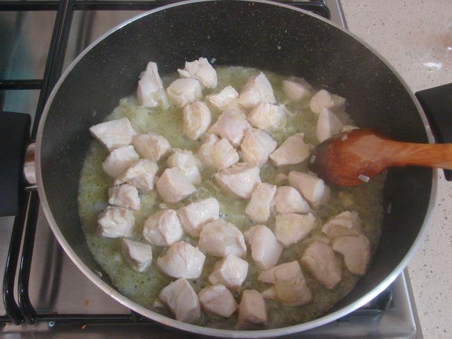 Tavuklu Karnabahar Yemeği - Yapılışı (4/12) 