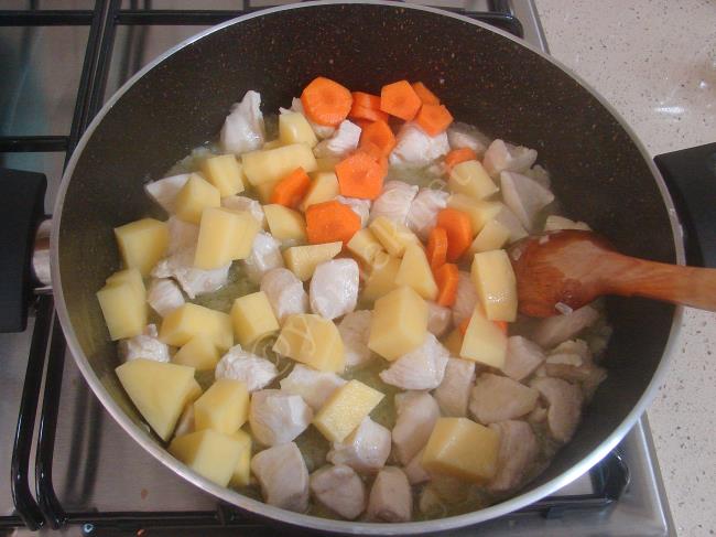 Tavuklu Karnabahar Yemeği - Yapılışı (5/12) 