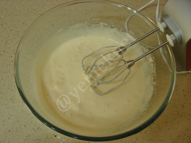 Yoğurtlu Kek - Yapılışı (3/12) 