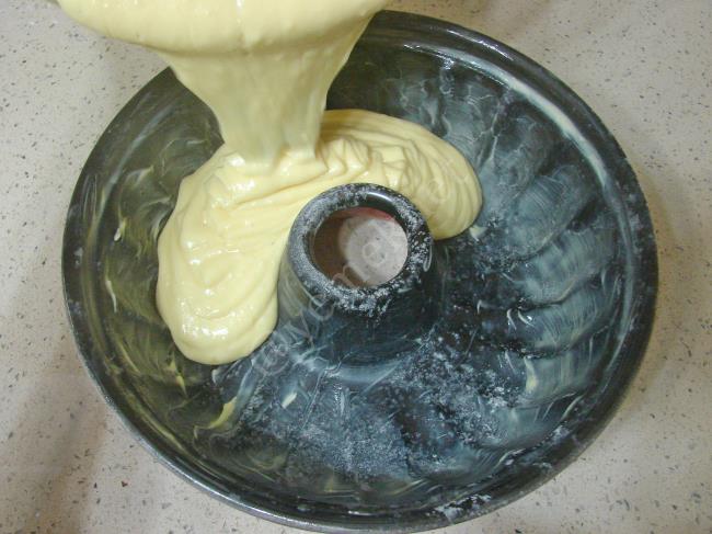 Yoğurtlu Kek - Yapılışı (7/12) 