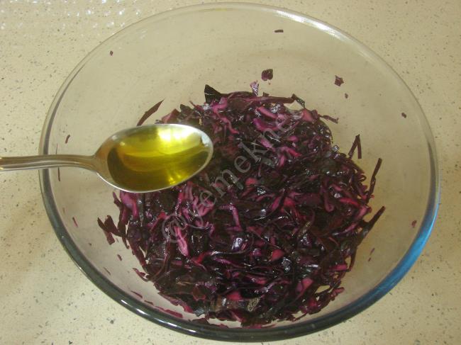 Lokanta Usulü Mor Lahana Salatası - Yapılışı (7/12) 