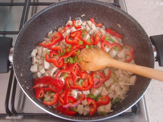 Patates Püreli Tavuk Sote - Yapılışı (6/16) 