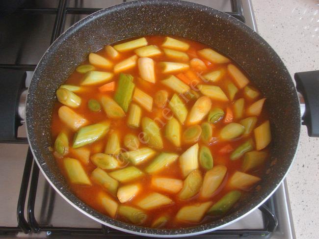 Pırasa Yemeği - Yapılışı (7/12) 