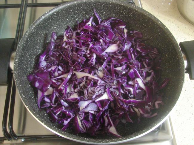 Yoğurtlu Mor Lahana Salatası - Yapılışı (3/12) 