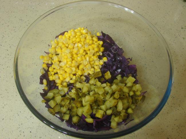 Yoğurtlu Mor Lahana Salatası - Yapılışı (6/12) 