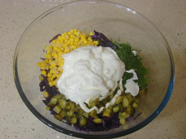 Yoğurtlu Mor Lahana Salatası - Yapılışı (8/12) 