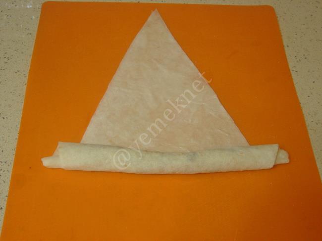 Kıymalı Börek - Yapılışı (5/12) 