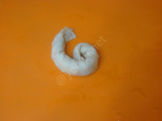 Kıymalı Börek - Yapılışı (7/12) 