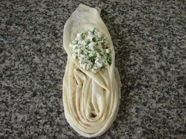 Midye Börek - Yapılışı (10/16) 