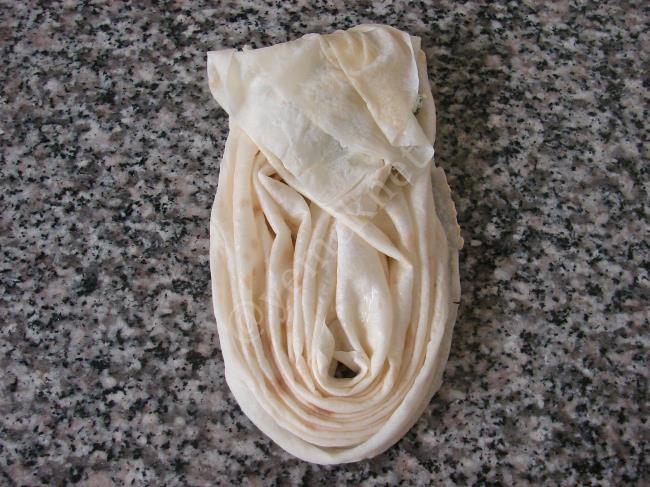 Midye Börek - Yapılışı (11/16) 