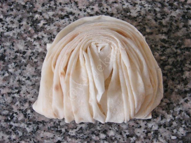 Midye Börek - Yapılışı (12/16) 