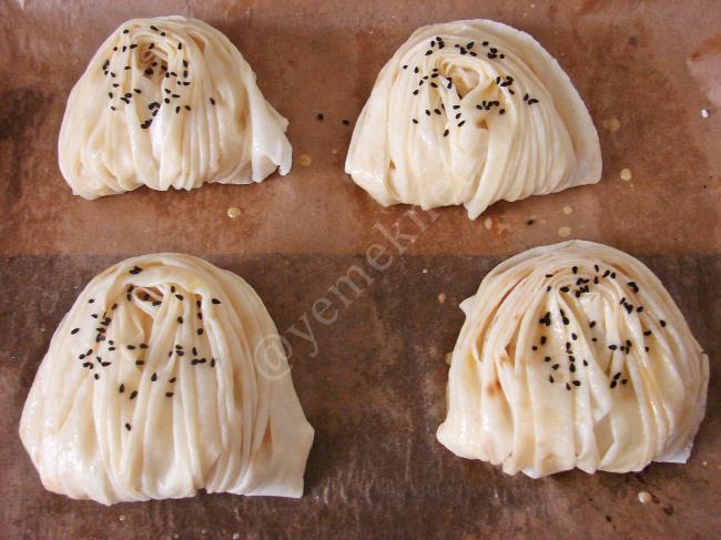 Midye Börek - Yapılışı (14/16) 