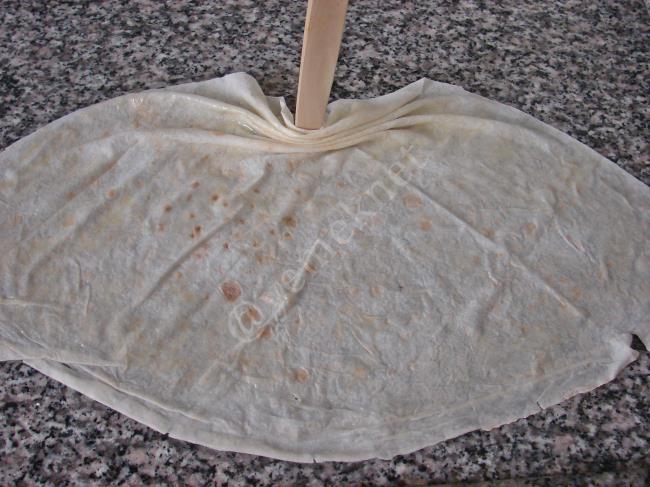 Midye Börek - Yapılışı (6/16) 