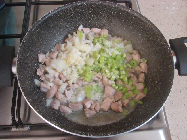 Tavuklu Bulgur Pilavı - Yapılışı (3/12) 