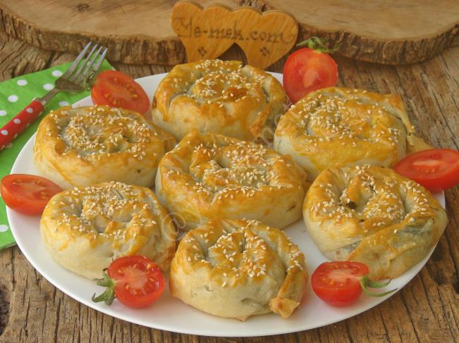 El Açması Lezzetinde Nefis Bir Börek : Ispanaklı Gül Böreği