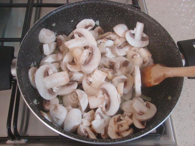 Ispanaklı Mantarlı Yumurta - Yapılışı (3/16) 