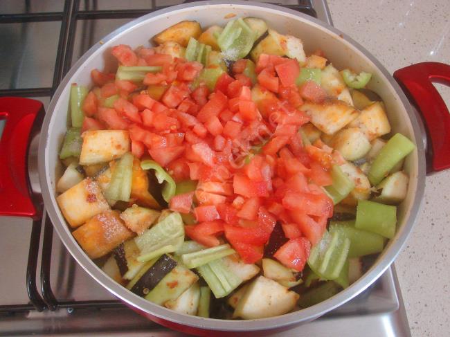 Patlıcan Yemeği - Yapılışı (6/12) 