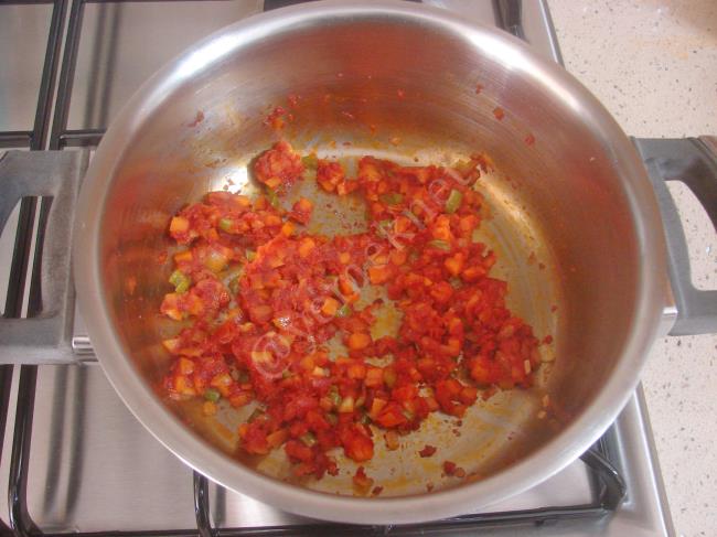 Sebzeli Arpa Şehriye Çorbası - Yapılışı (5/12) 