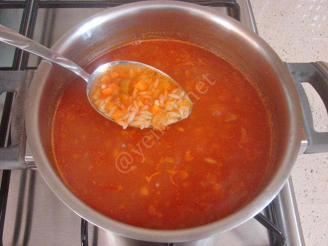 Sebzeli Arpa Şehriye Çorbası - Yapılışı (7/12) 