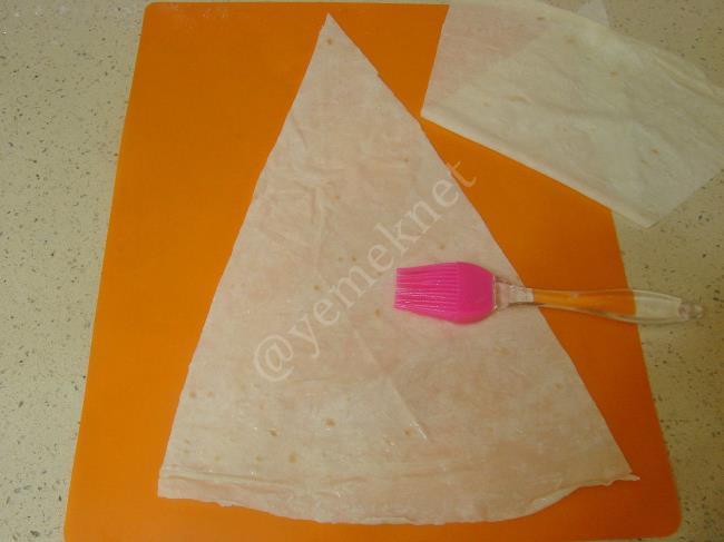 Tavuklu Börek - Yapılışı (6/12) 