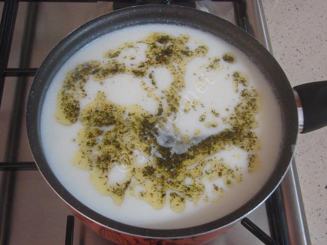 Yumurtasız Yoğurt Çorbası - Yapılışı (8/12) 