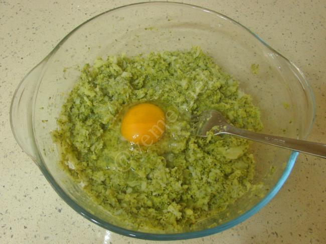 Brokoli Mücver - Yapılışı (5/12) 