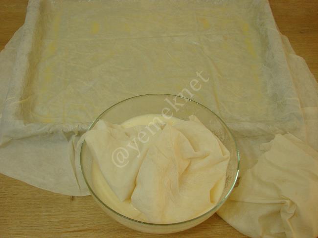 Hazır Yufkadan Kıymalı Börek - Yapılışı (5/16) 