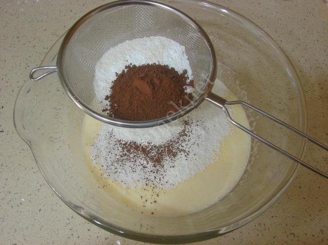 Kolay Yaş Pasta - Yapılışı (7/16) 