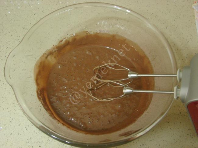 Kolay Yaş Pasta - Yapılışı (8/16) 