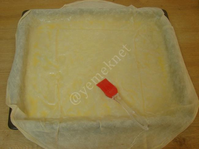 Milföylü Tepsi Böreği - Yapılışı (10/24) 