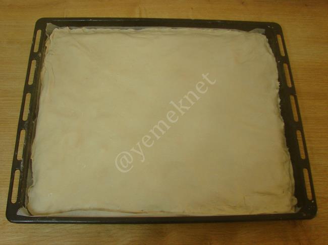 Milföylü Tepsi Böreği - Yapılışı (16/24) 