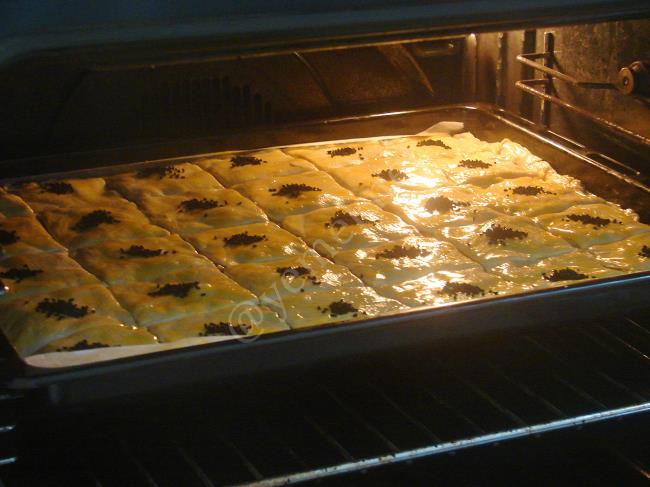 Milföylü Tepsi Böreği - Yapılışı (19/24) 