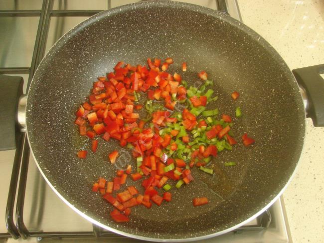 Milföylü Tepsi Böreği - Yapılışı (2/24) 