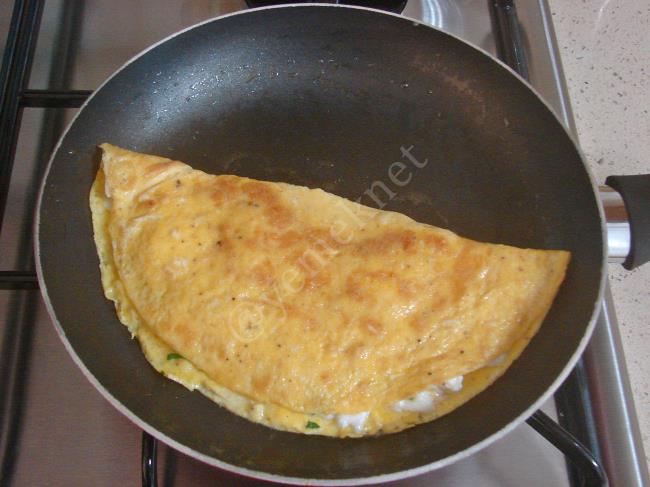 Peynirli Omlet - Yapılışı (9/12) 
