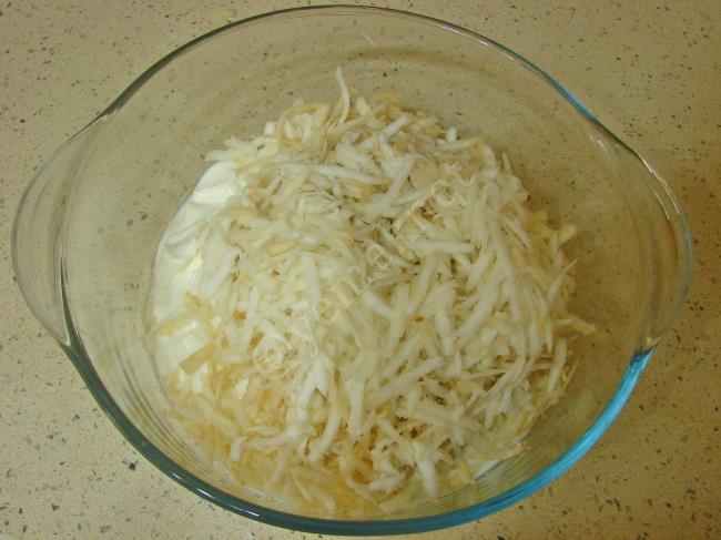 Elmalı Kereviz Salatası - Yapılışı (2/8) 