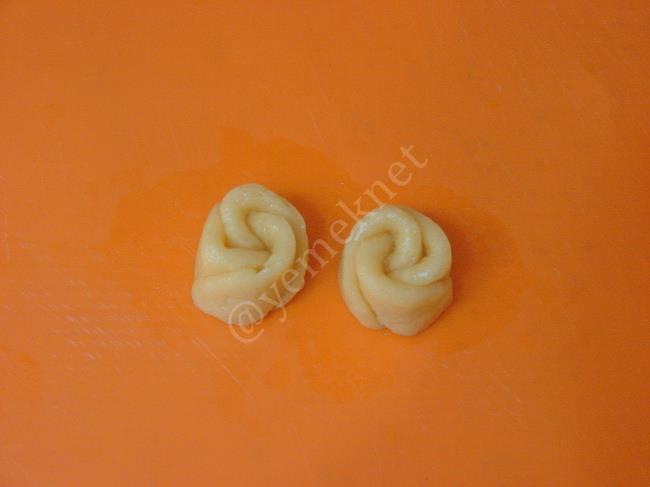 Gül Tatlısı - Yapılışı (11/20) 