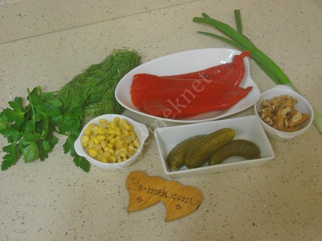 Közlenmiş Kırmızı Biber Salatası - Yapılışı (1/8) 