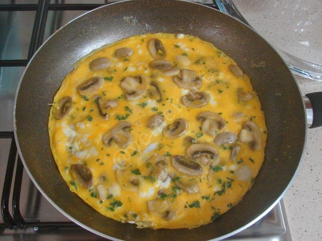 Mantarlı Omlet - Yapılışı (9/12) 
