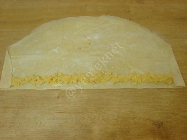 Yufkadan Patatesli Börek - Yapılışı (9/16) 