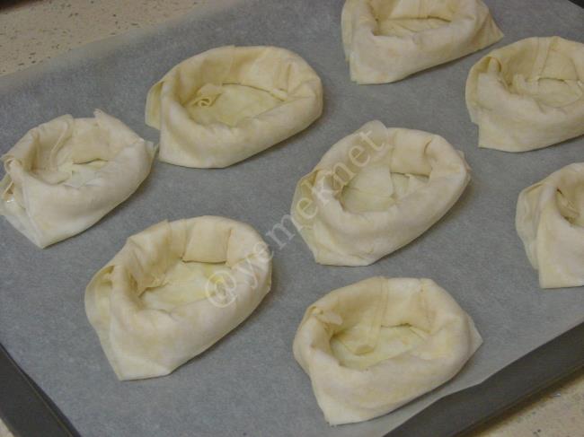 Beşamel Soslu Ispanaklı Kıymalı Börek - Yapılışı (10/20) 