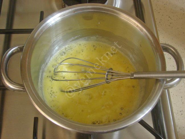 Beşamel Soslu Ispanaklı Kıymalı Börek - Yapılışı (13/20) 