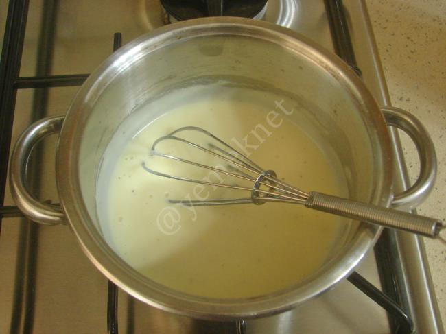 Beşamel Soslu Ispanaklı Kıymalı Börek - Yapılışı (14/20) 