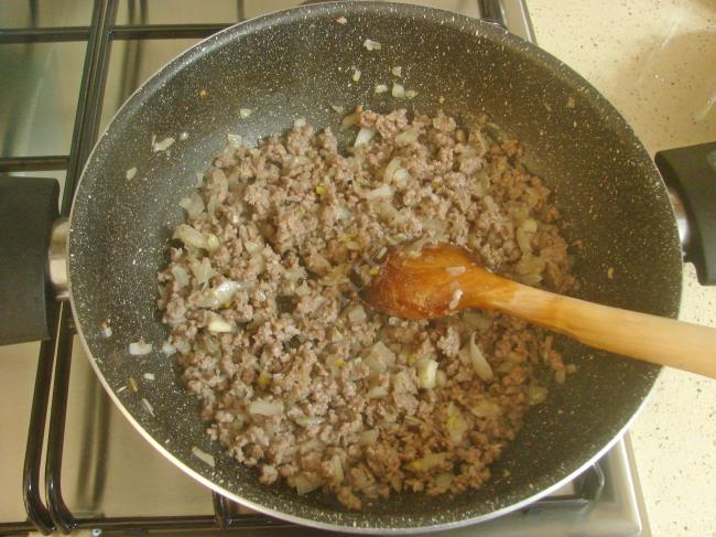 Beşamel Soslu Ispanaklı Kıymalı Börek - Yapılışı (3/20) 