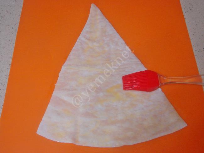 Beşamel Soslu Ispanaklı Kıymalı Börek - Yapılışı (6/20) 