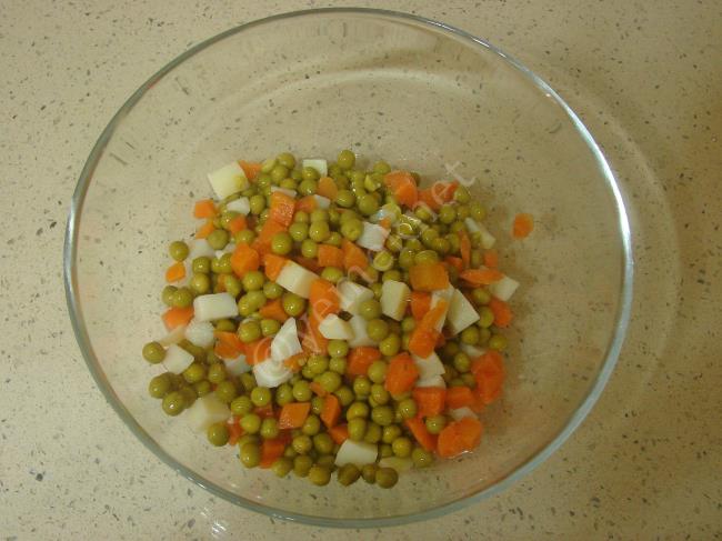 İtalyan Salatası - Yapılışı (2/8) 