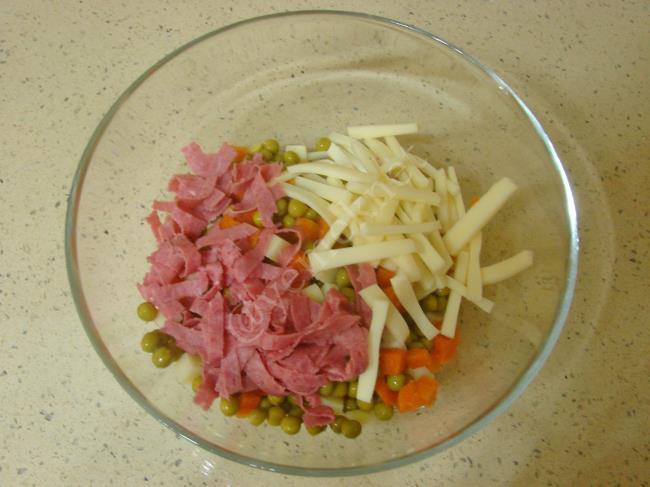 İtalyan Salatası - Yapılışı (3/8) 