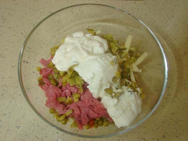 İtalyan Salatası - Yapılışı (4/8) 