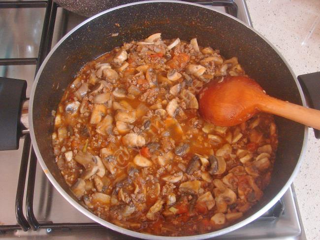 Kıymalı Mantar Sote - Yapılışı (6/12) 