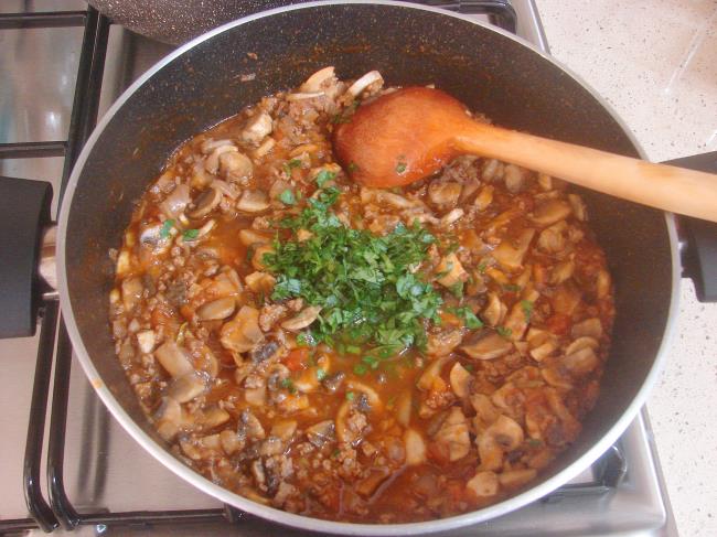 Kıymalı Mantar Sote - Yapılışı (7/12) 