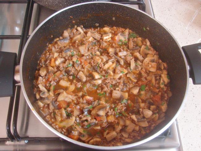 Kıymalı Mantar Sote - Yapılışı (8/12) 